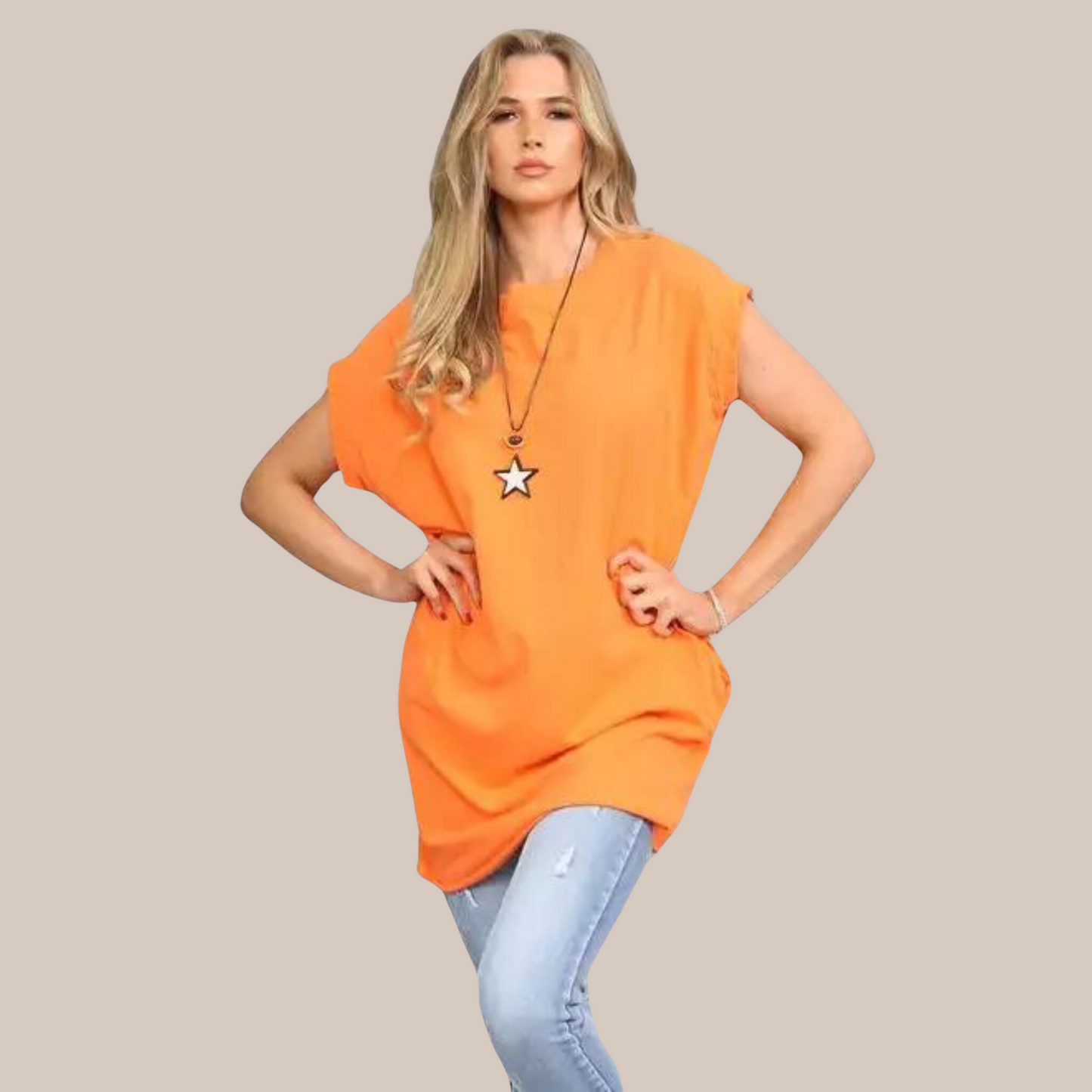 Long t-shirt with pockets. Available in various colours. Necklace included