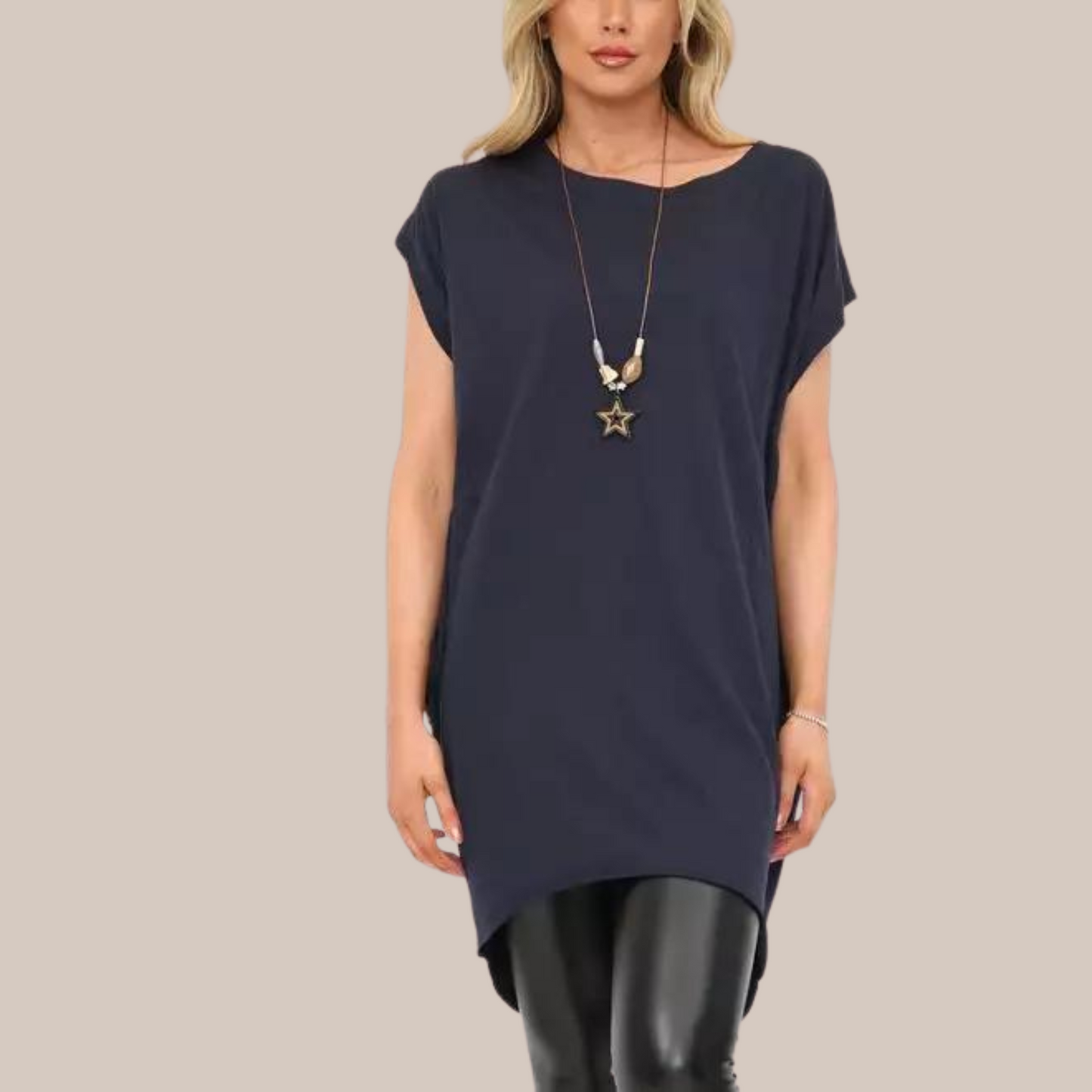 Long t-shirt with pockets. Available in various colours. Necklace included