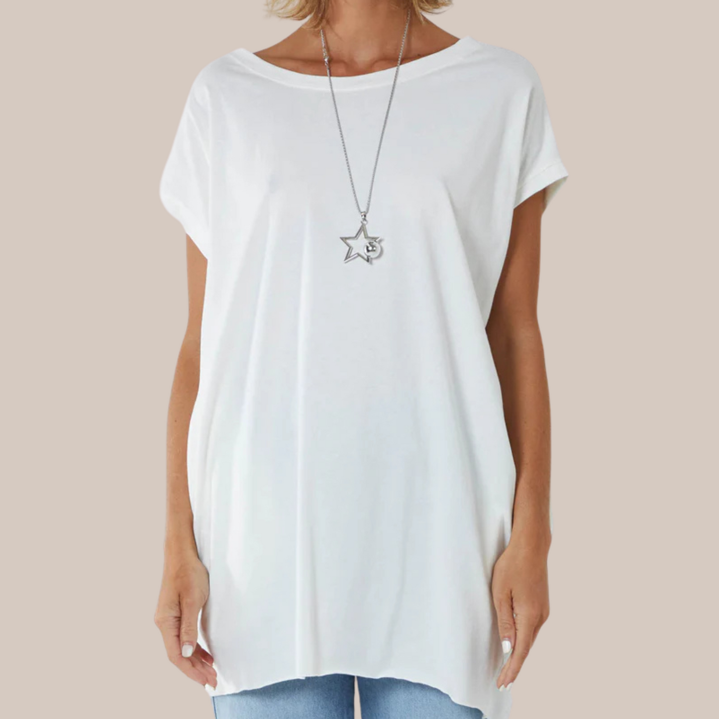 Long t-shirt with pockets. Available in various colours. Necklace included