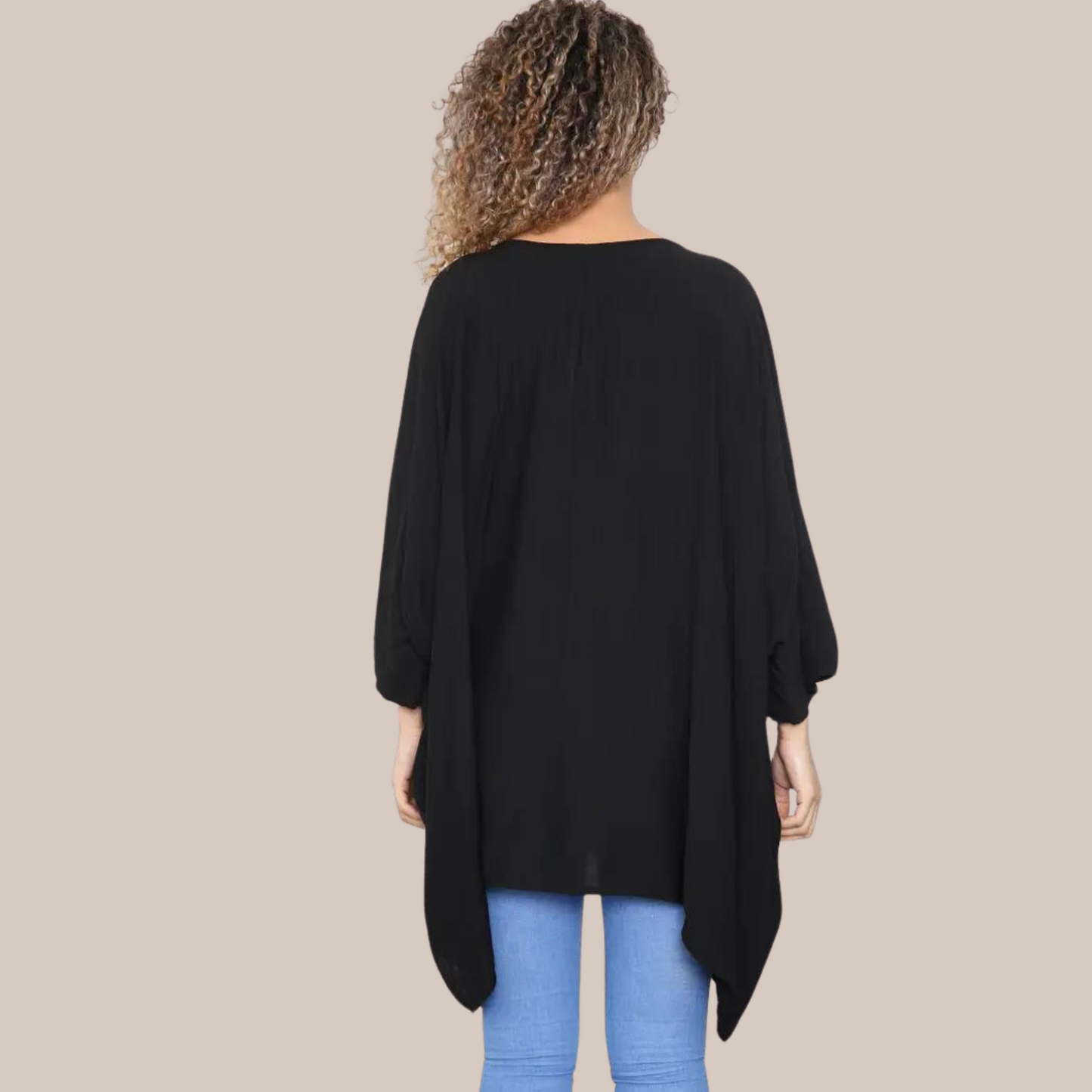Oversized plain top with pockets.