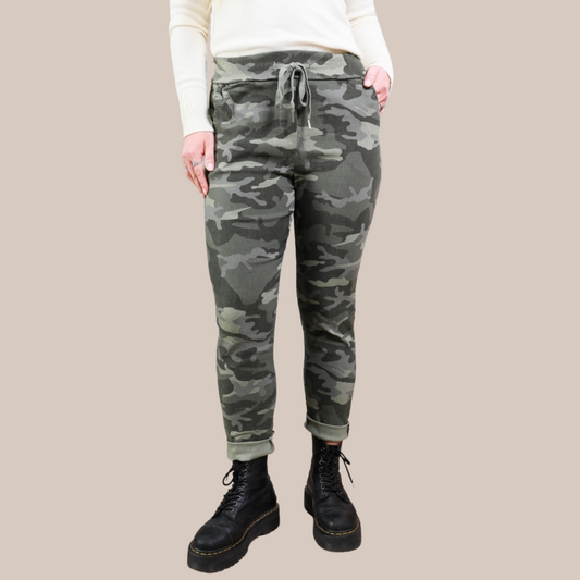 Camouflage magic stretch trousers.